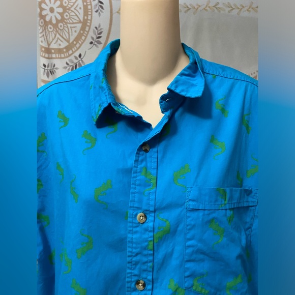 EUC Plugg Men’s Large Button Down Bright Blue Short Sleeve Shirt w/ Gecko Print - Picture 3 of 9